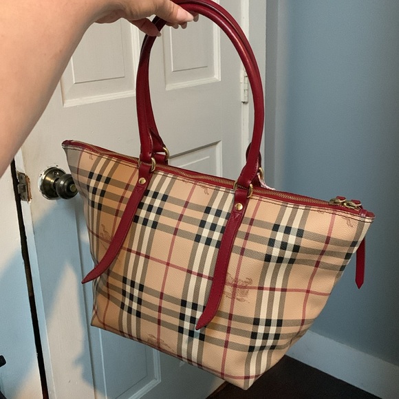 ❌SOLD❌Authentic Burberry tote with red leather - Picture 7 of 17